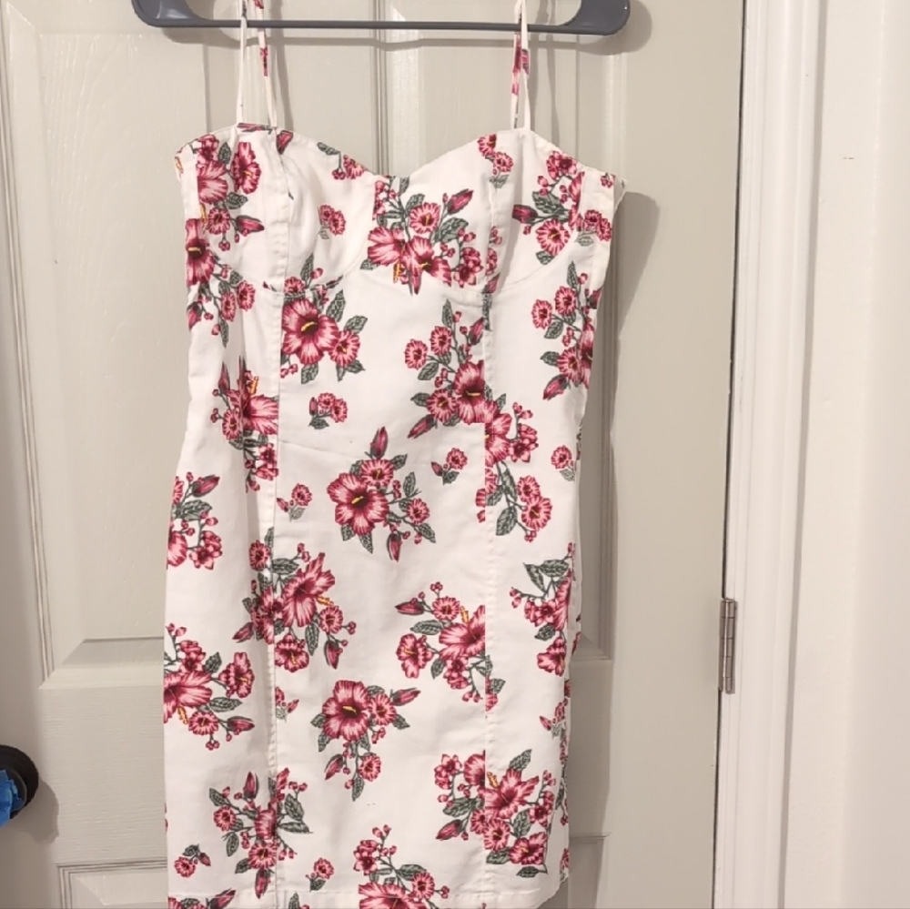 Chic Floral Strapless Dress